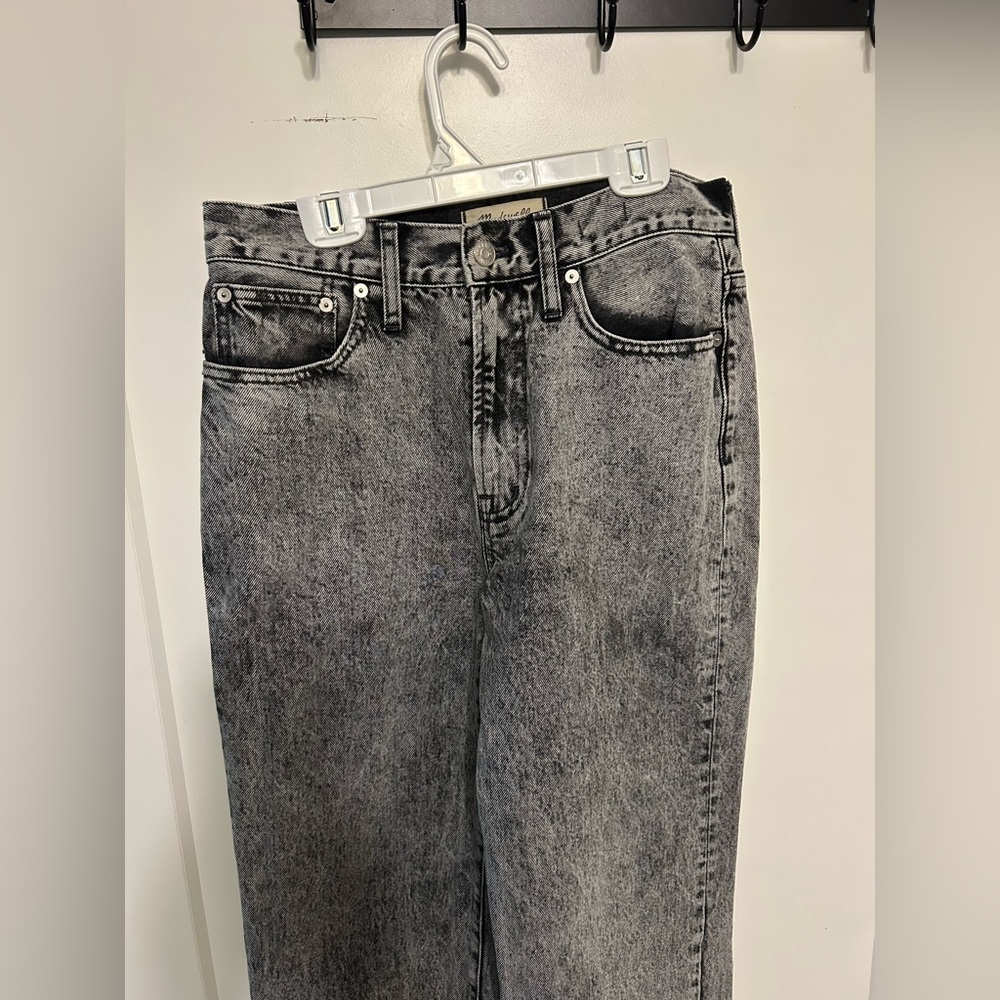 Like New Madewell Perfect Vintage Straight Leg Jeans in Acid Wash - Picture 3 of 11